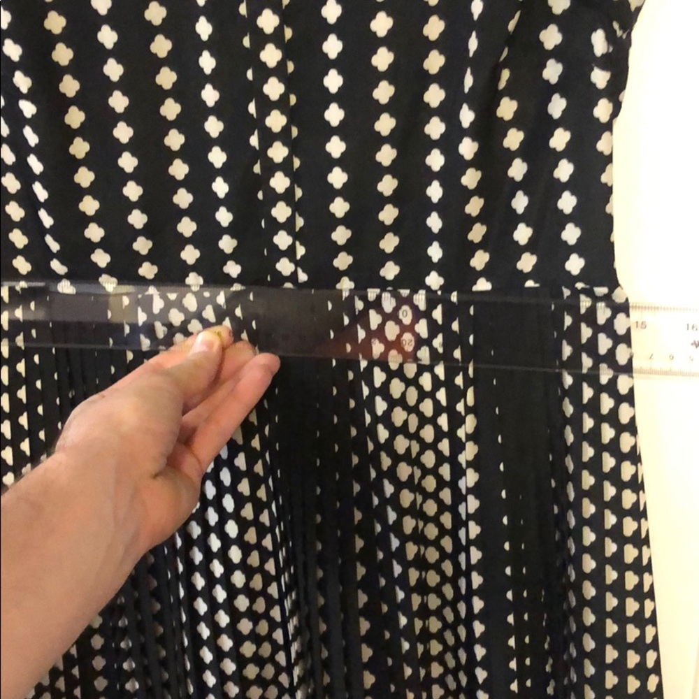Dress - Picture 7 of 8